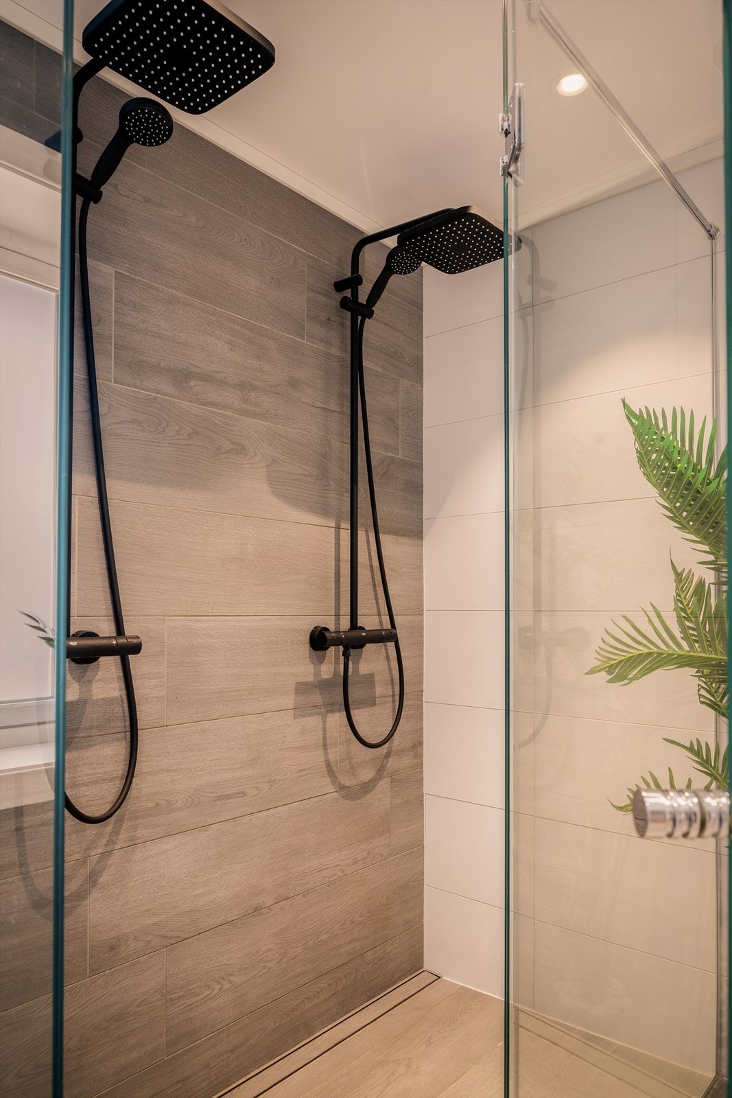 Legg merke til detaljer som den langsgående sluklisten som gir et minimalistisk og sømløst preg. Galleribilde