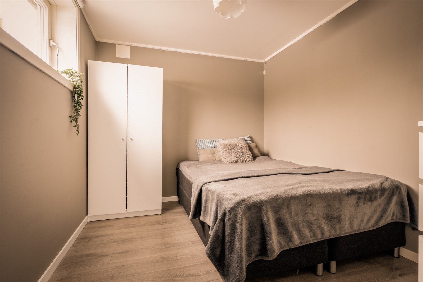 Soverom 5 alle i tidløse, lyse fargepaletter. Galleribilde