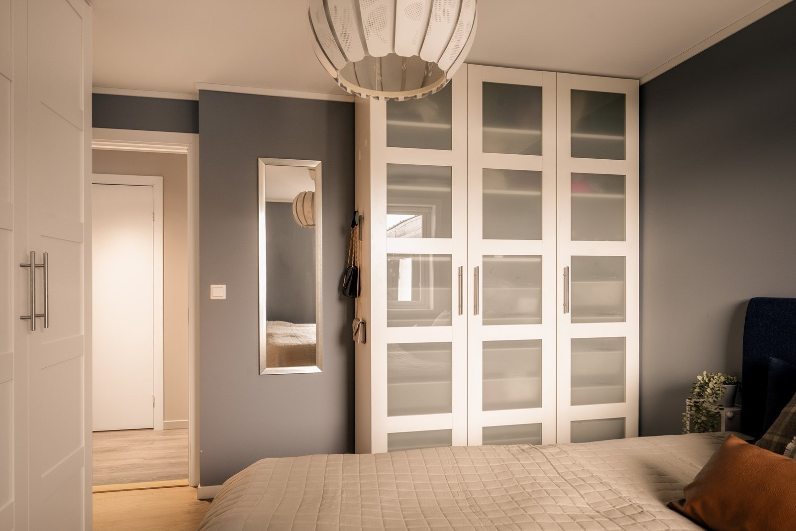 Det er satt inn flere garderobeskap - perfekt for den motebevisste! Galleribilde