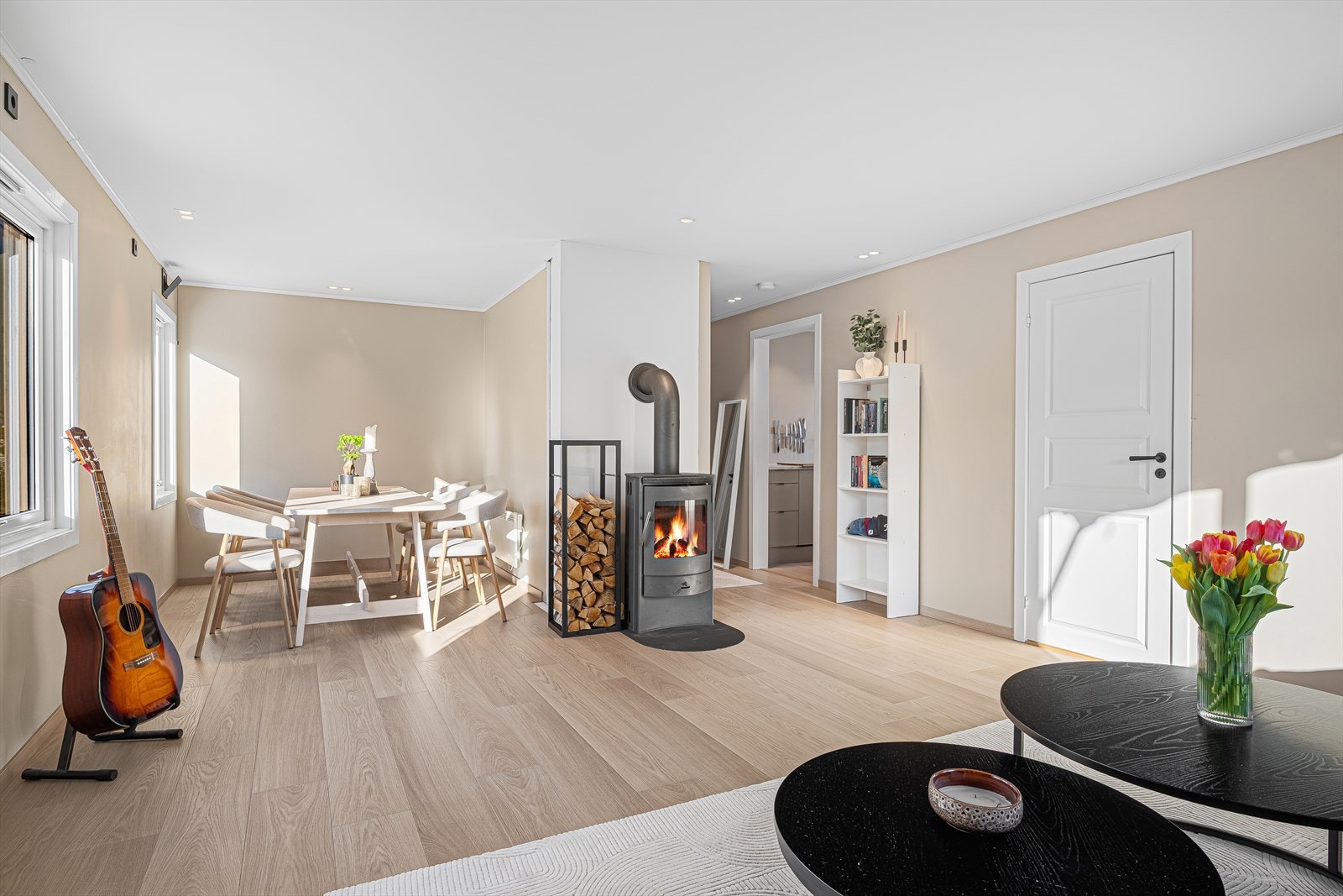 Et tredje soverom er åpnet opp og er nå en del av stuen Galleribilde