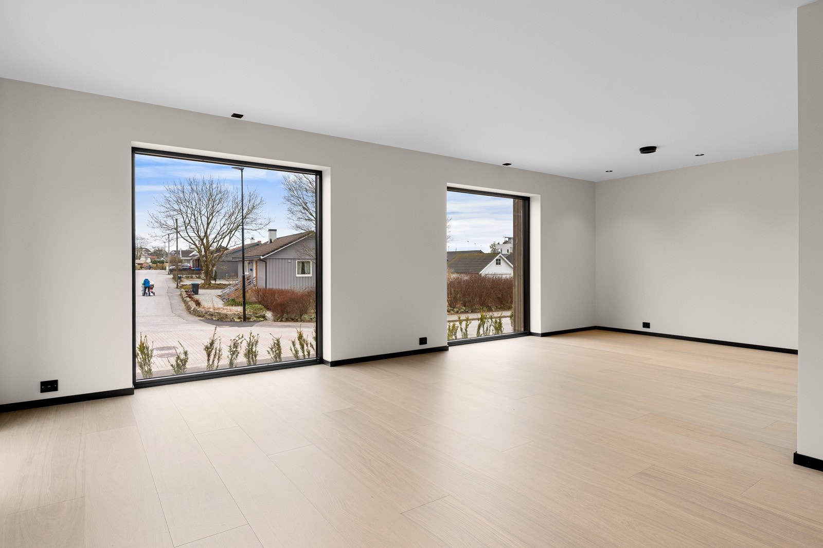 Ny og innbydende enebolig med romslig og funksjonell planløsning fordelt over tre etasjer. Galleribilde