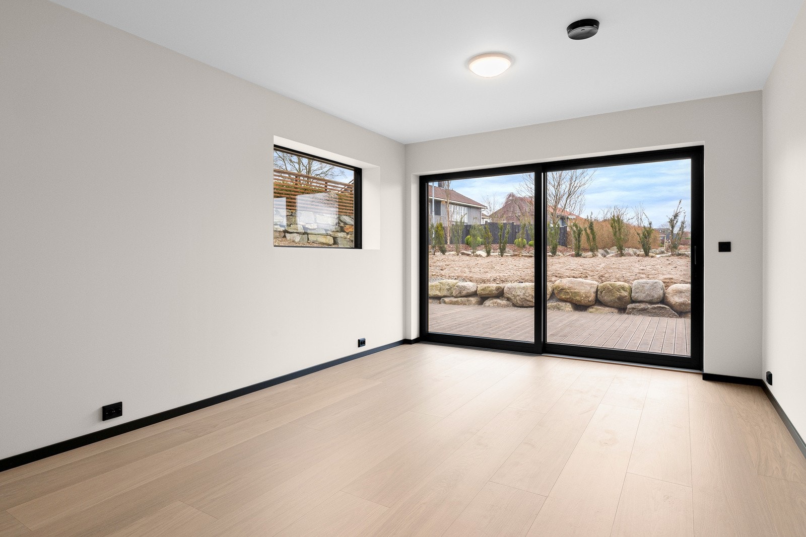 Rommet gir en koselig atmosfære for film og tv-serier. Denne delen av boligen er et ideelt rom for å trekke seg tilbake og nyte tid med familie og venner. Galleribilde