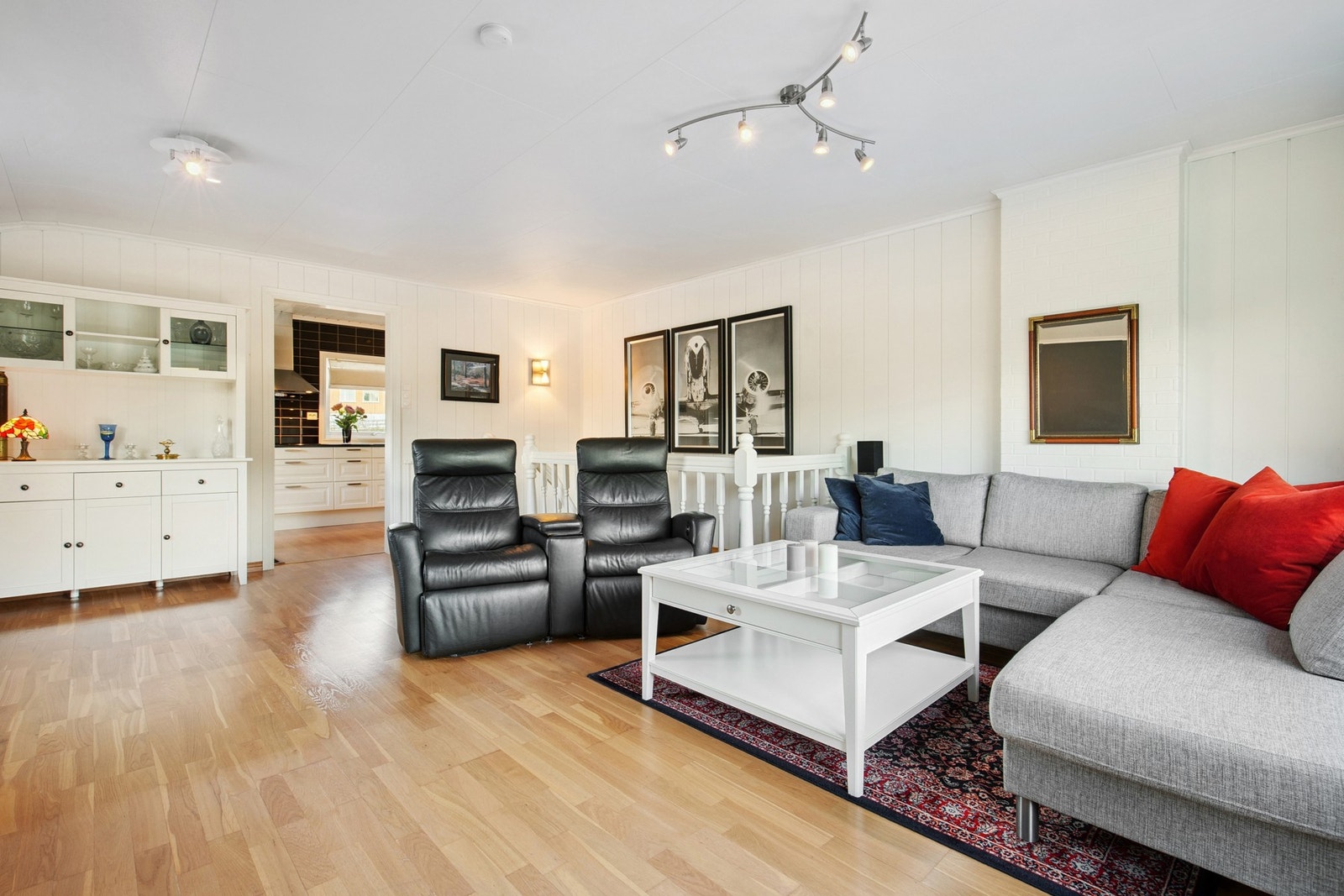 Boligen framstår som lys og moderne Galleribilde