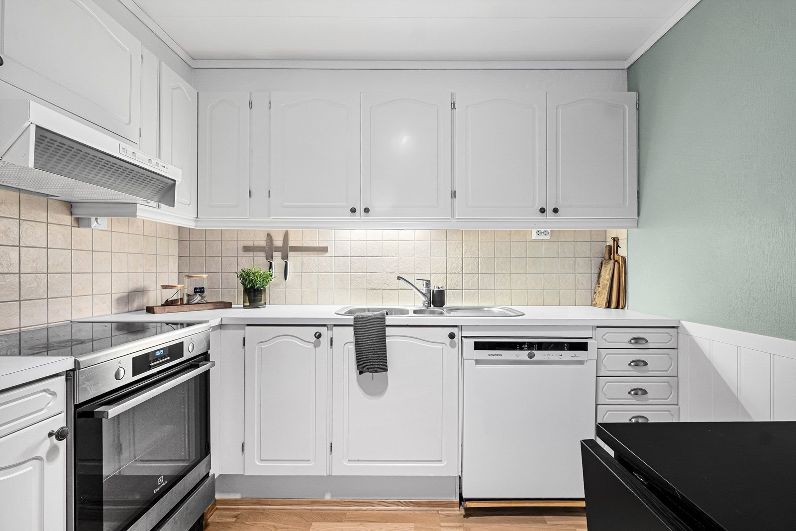 Tilbaketrukket kjøkken fra stuen. Galleribilde