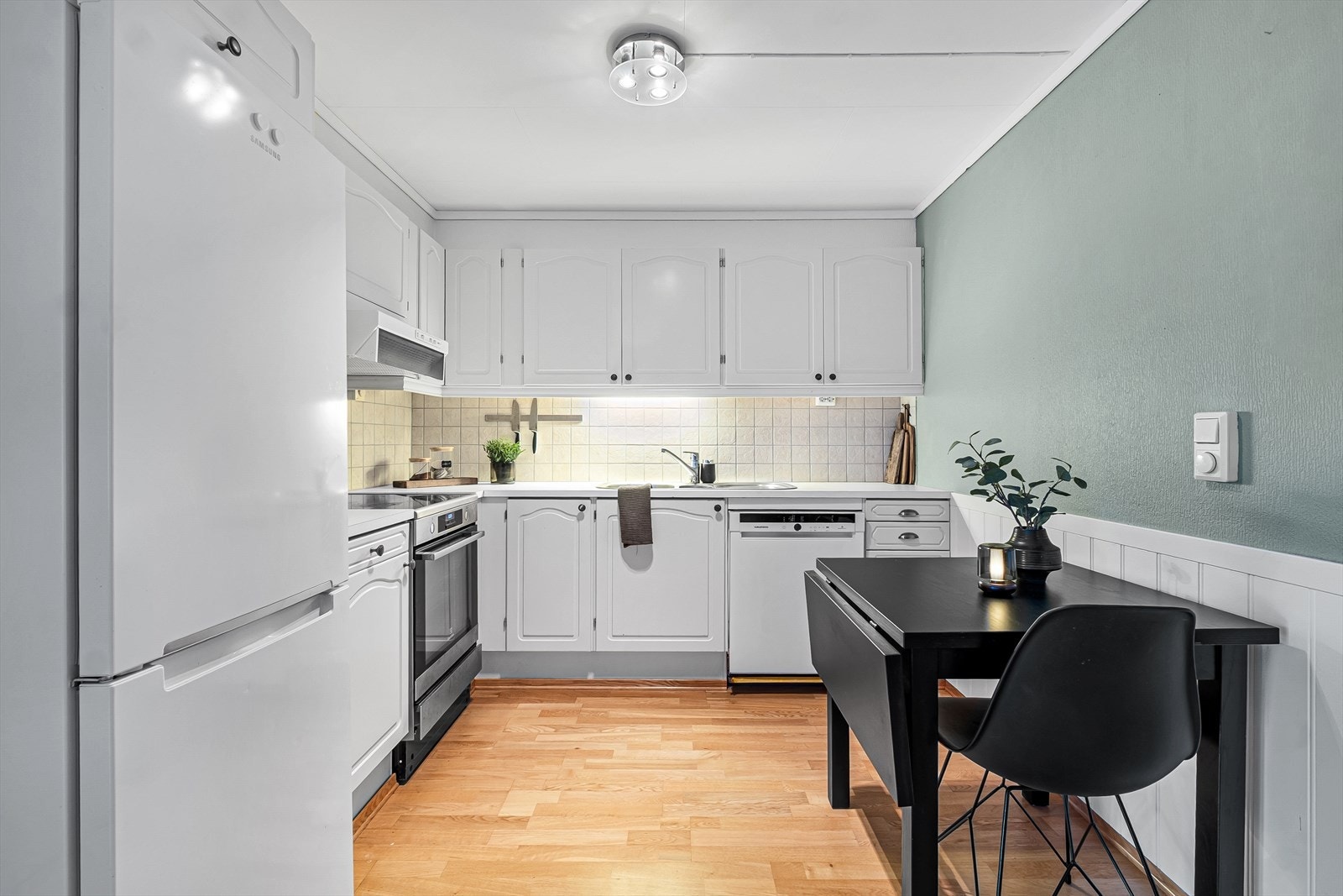 God plass til kjøkkenbord. Galleribilde