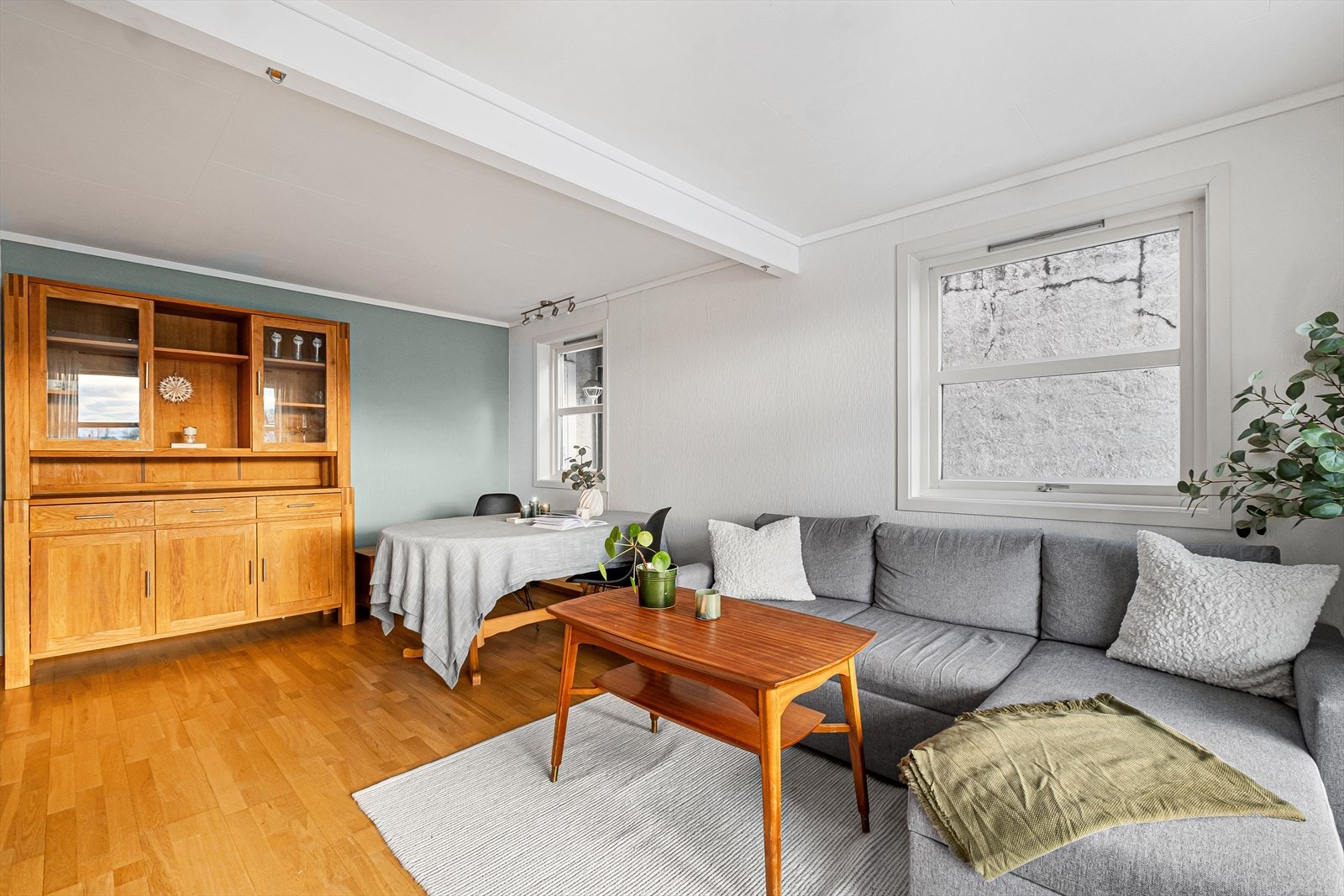 Kontrastvegg malt i 2025. Fiber innlagt. Galleribilde