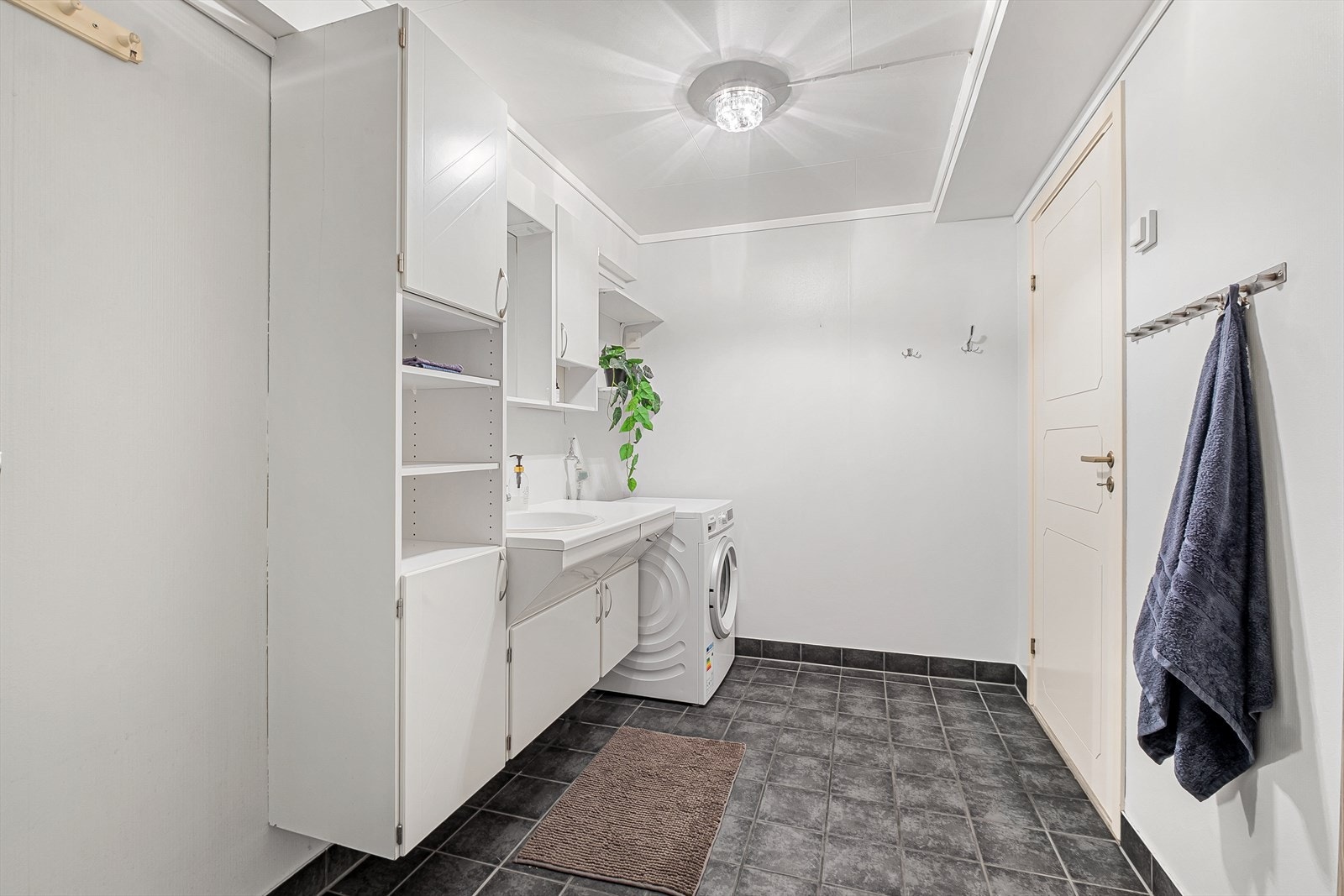 Opplegg for vaskemaskin. Galleribilde