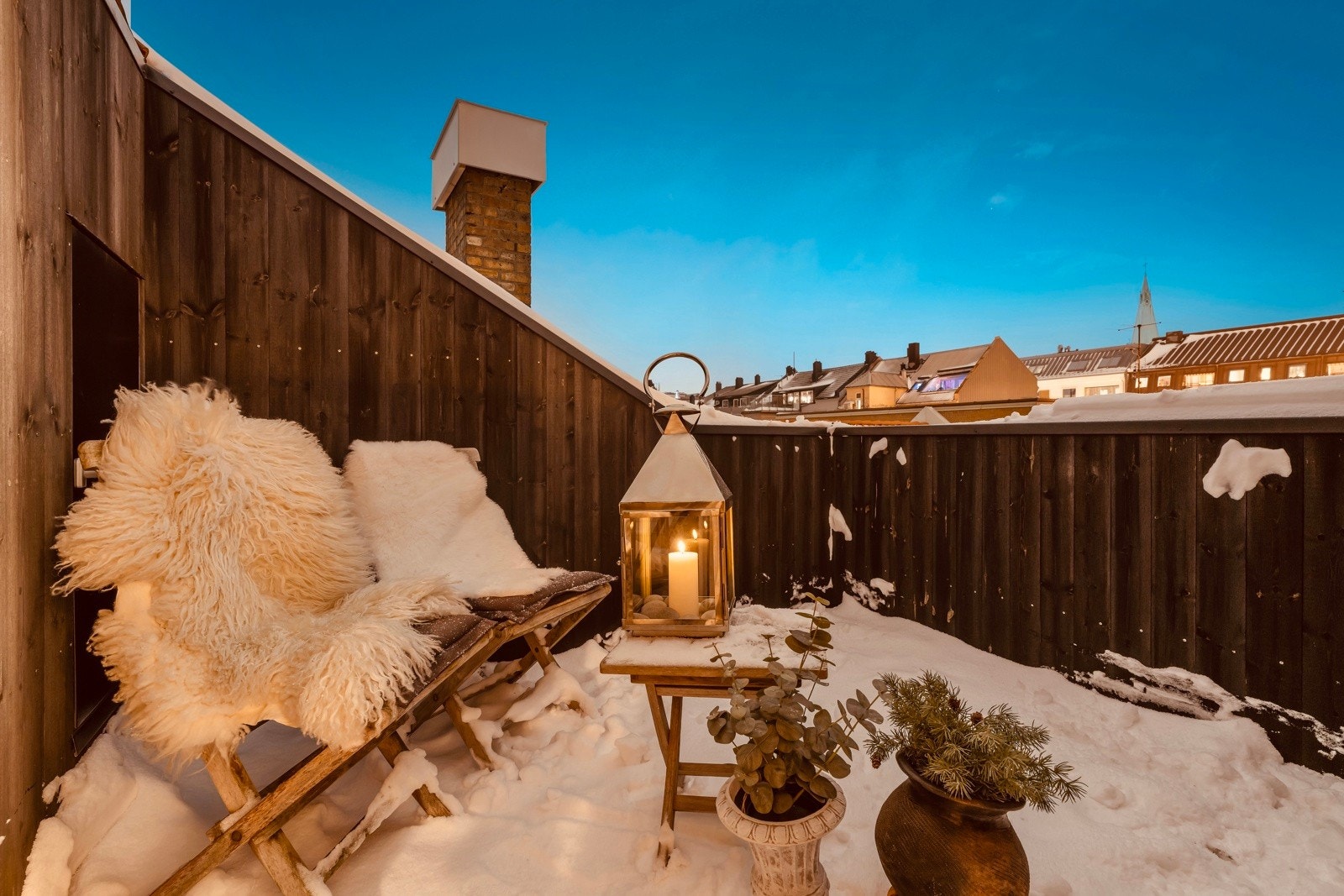 Takterrasse med ettermiddag- og seneste kveldssol. Galleribilde