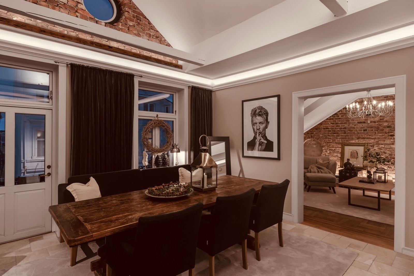 Fra den mellomste stuen er det utgang til "17.mai balkong". Galleribilde