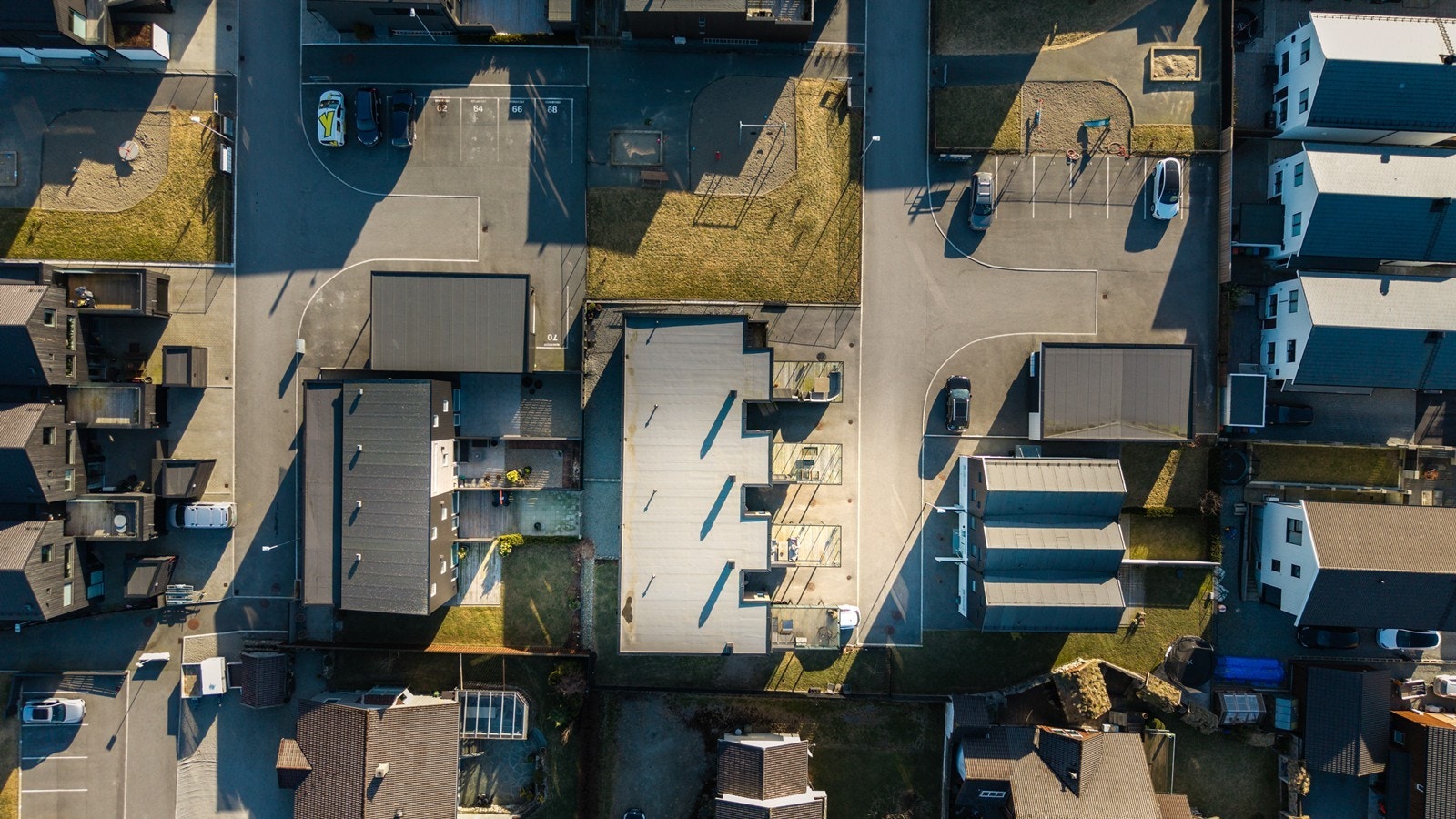 Drone - Hele 3 lekeplasser i nærheten av boligen. Galleribilde