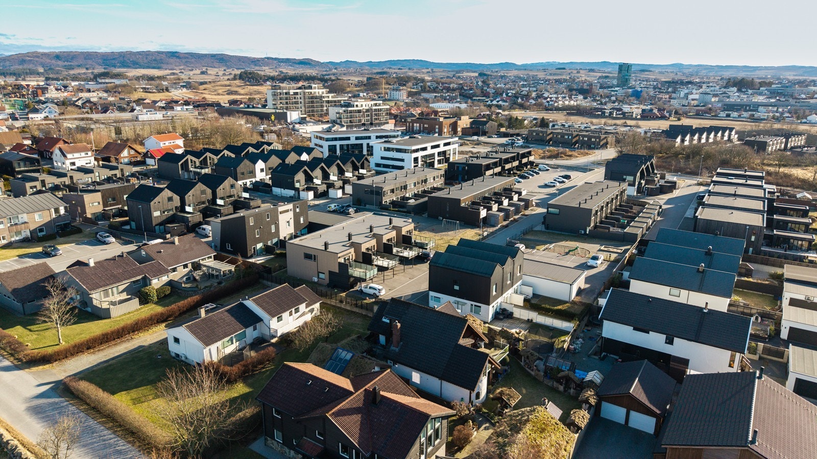 Eiendommen ligger i barnevennlige omgivelser på Tjøtta Gard like ved Bryne sentrum i Klepp kommune. Galleribilde