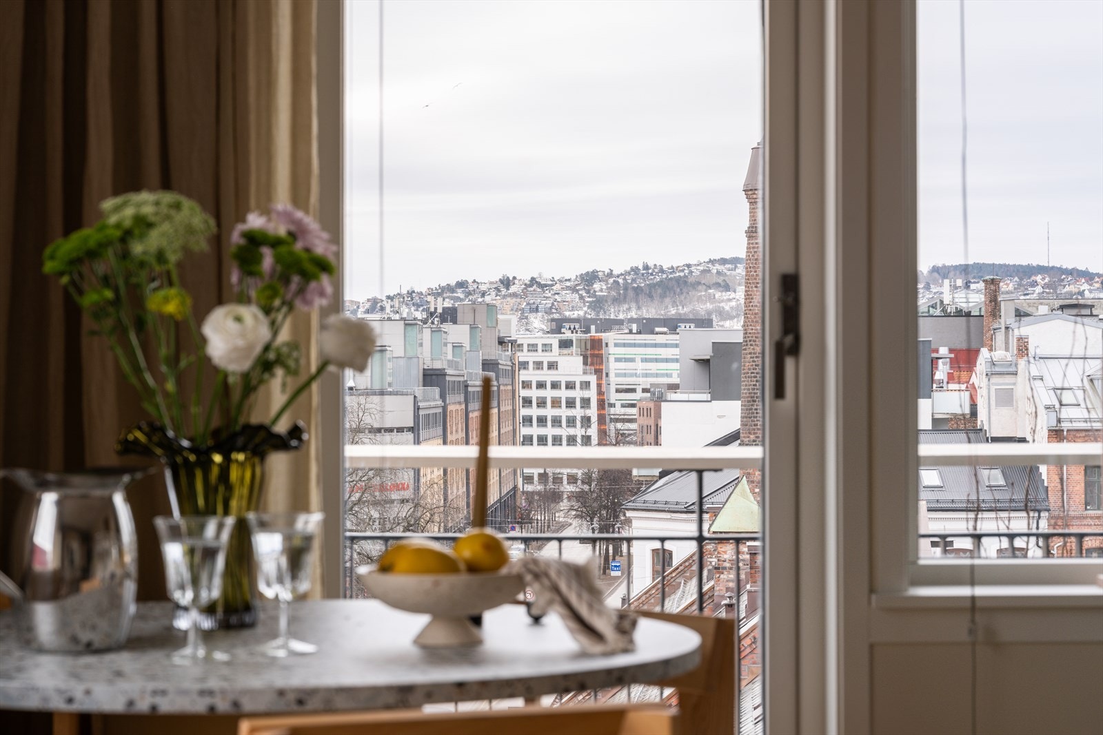 Videre ut til balkongen. Galleribilde