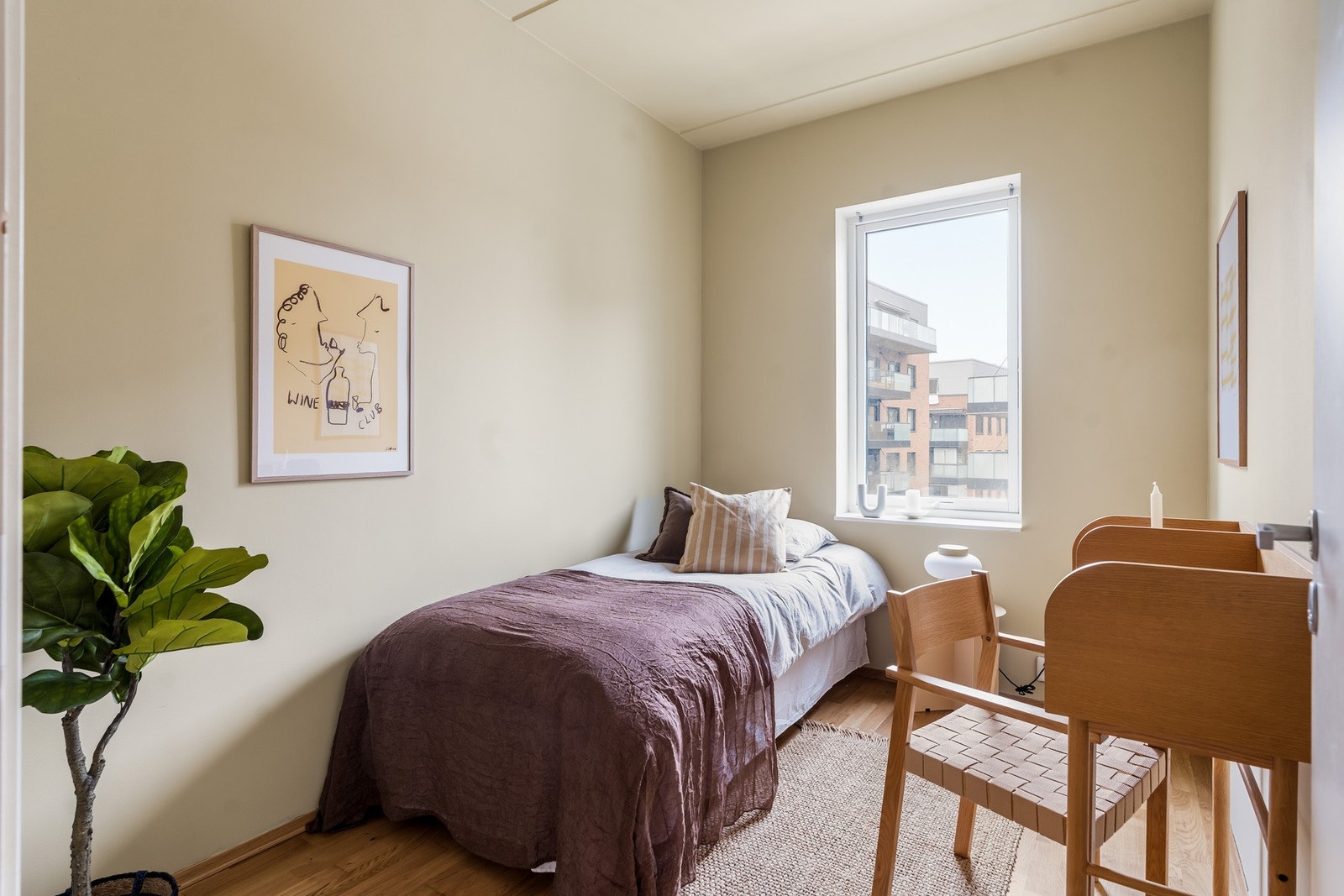 Soverom 2 - Hyggelig soverom med god plass til møblering Galleribilde