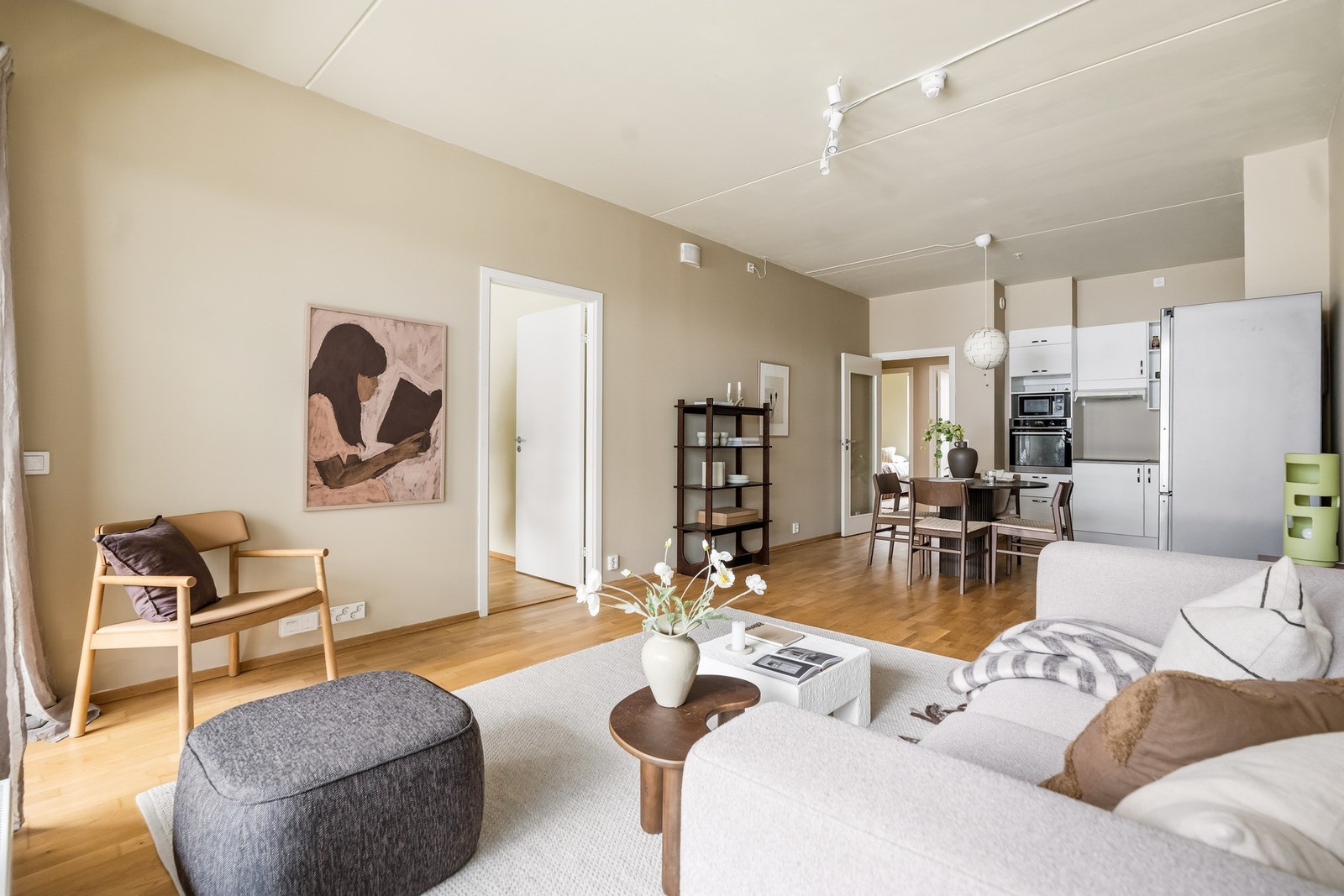 Stuen er boligens beste oppholdsrom, og inviterer hele familien til å samles! Galleribilde