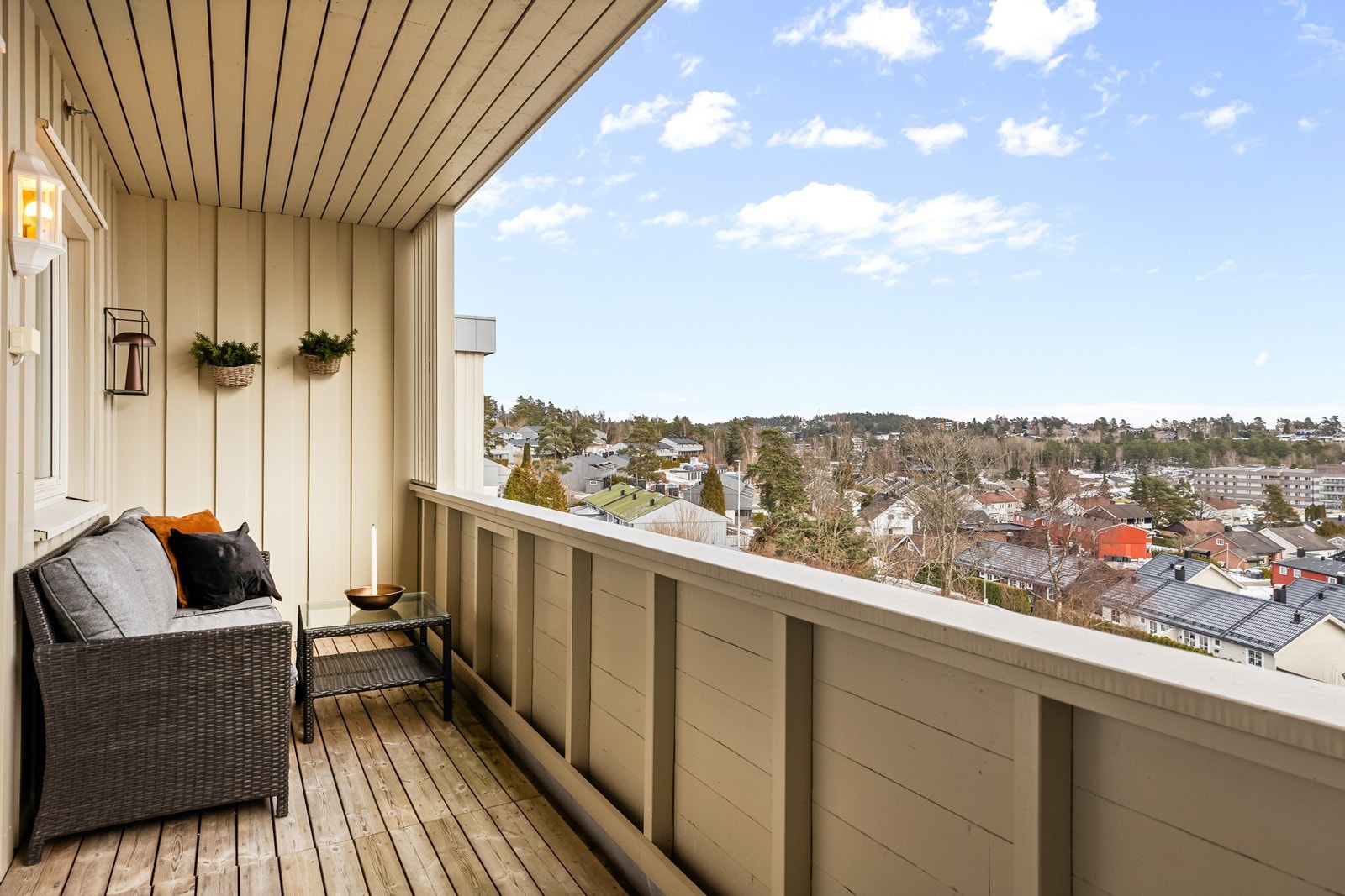 Fra stuen er det utgang til en romslig balkong på 10 m². Galleribilde