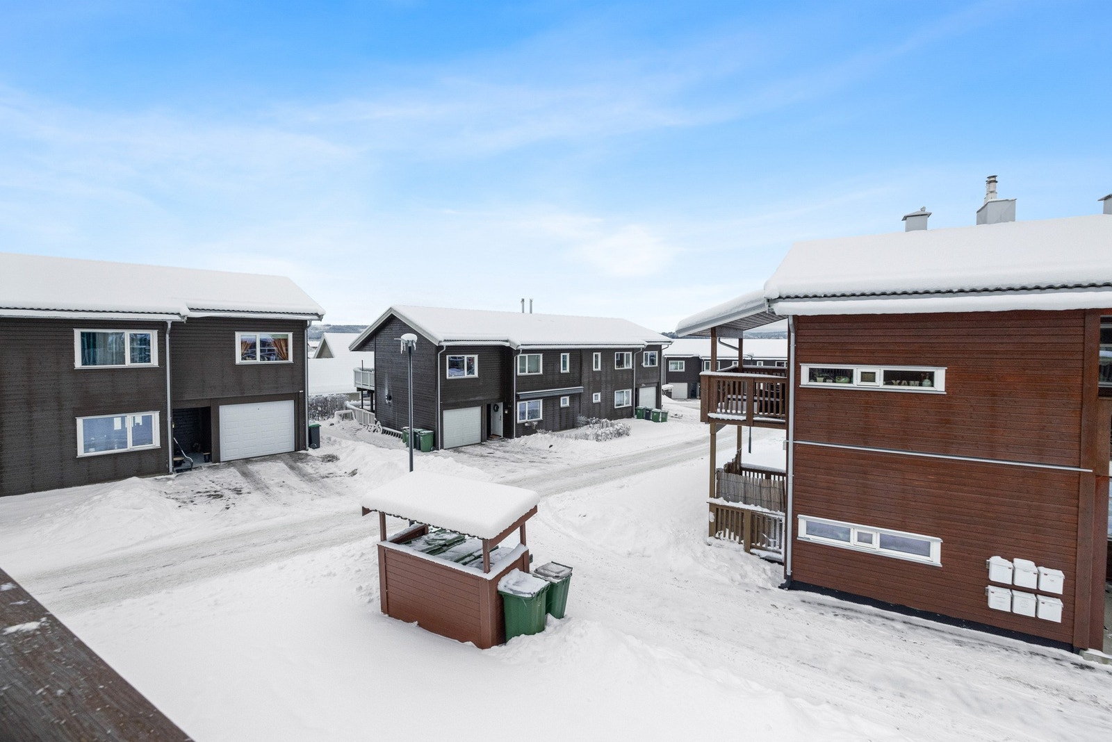 Fra balkongen har du god oversikt over fellesområdene. Galleribilde