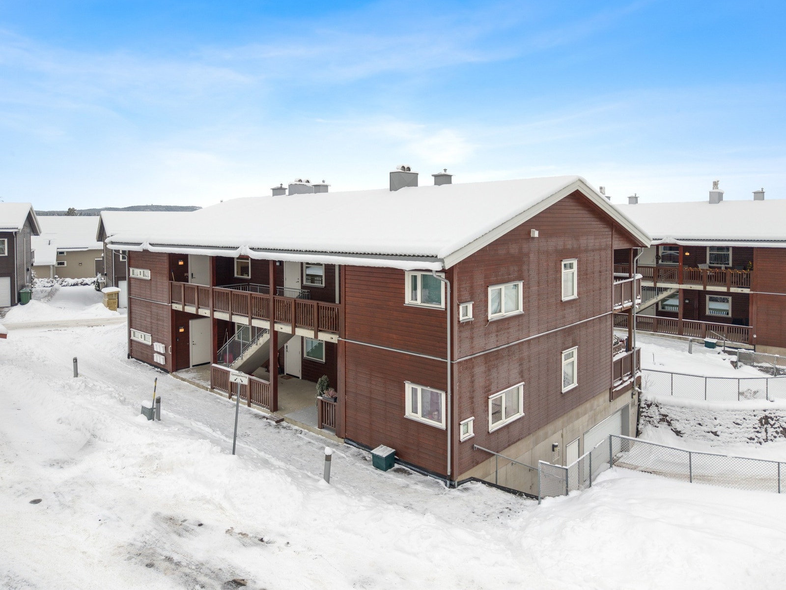 Sameiet er veldrevet og består av totalt 80 seksjoner. Dyrehold er tillatt. Galleribilde