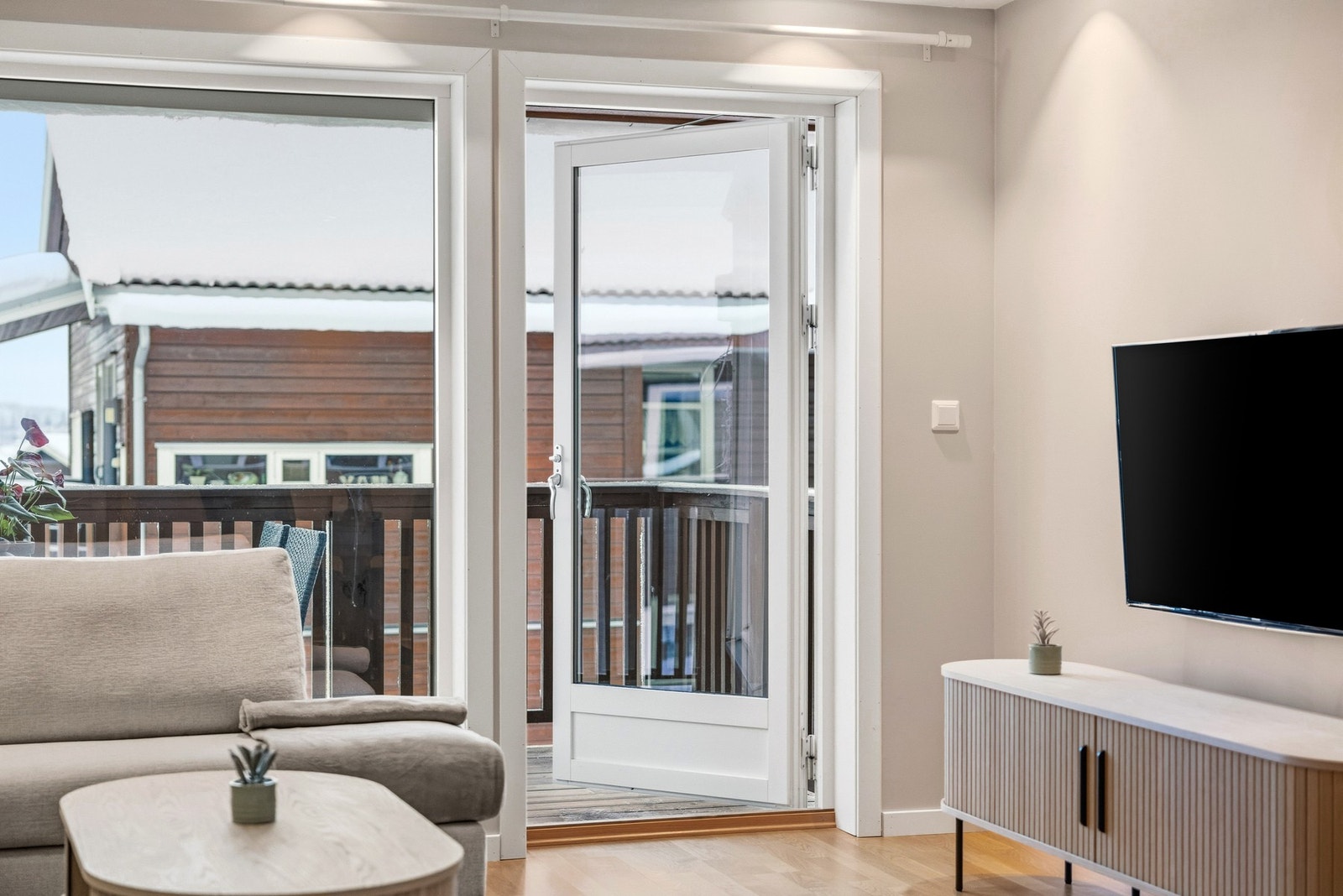 Du har adkomst til balkongen på ca. 7 kvm som har gode solforhold. Galleribilde