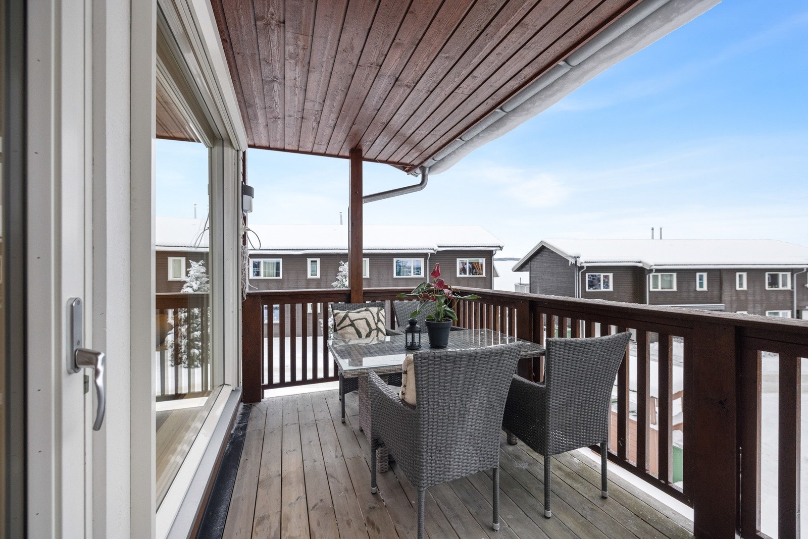 Fra leiligheten har du kort avstand til kollektivtransport og servicetilbud, samt skole og barnehager. Galleribilde