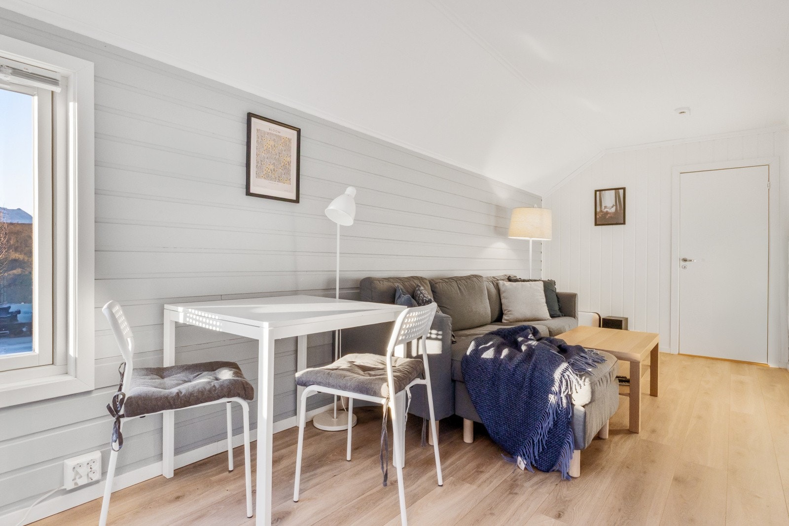 Hybel 2, stue. Galleribilde