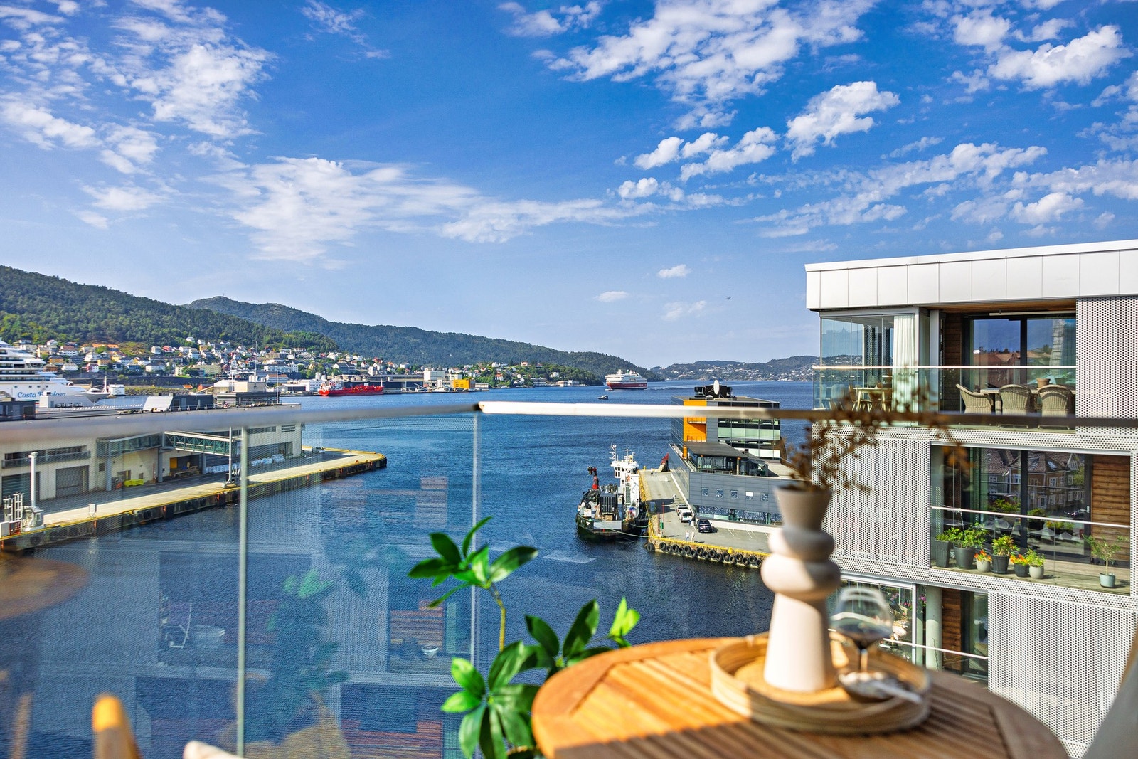 Frontleilighet med utsikt mot Byfjorden Galleribilde