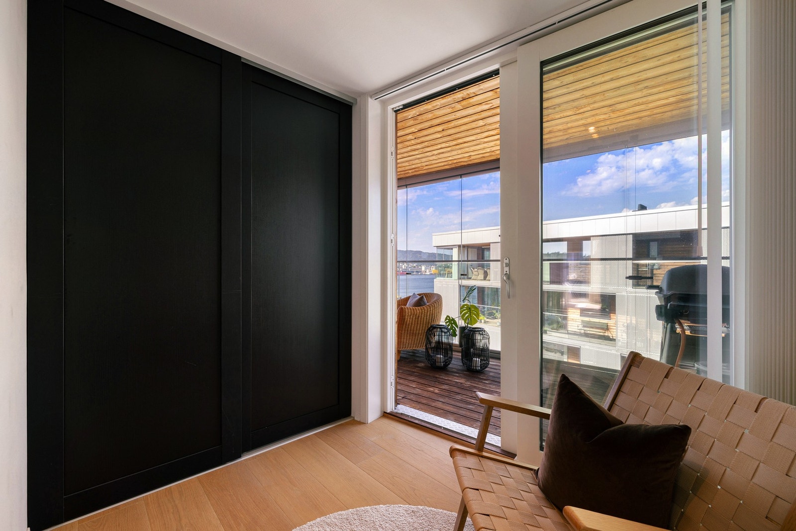 Rommet kan med enkle grep tilpasses og fungere godt som hjemmekontor Galleribilde