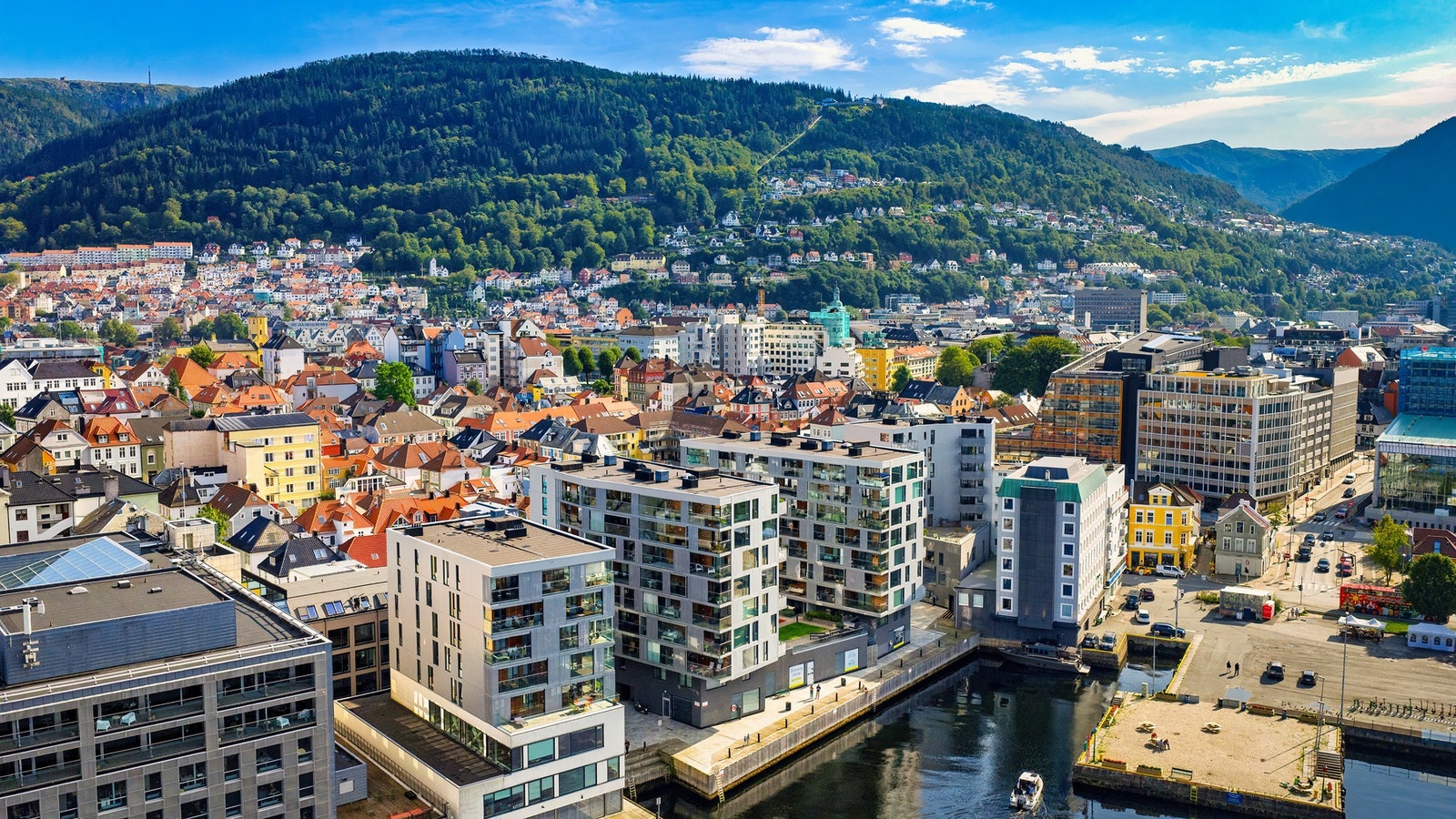 Unik kombinasjon av by, sjø og horisont Galleribilde