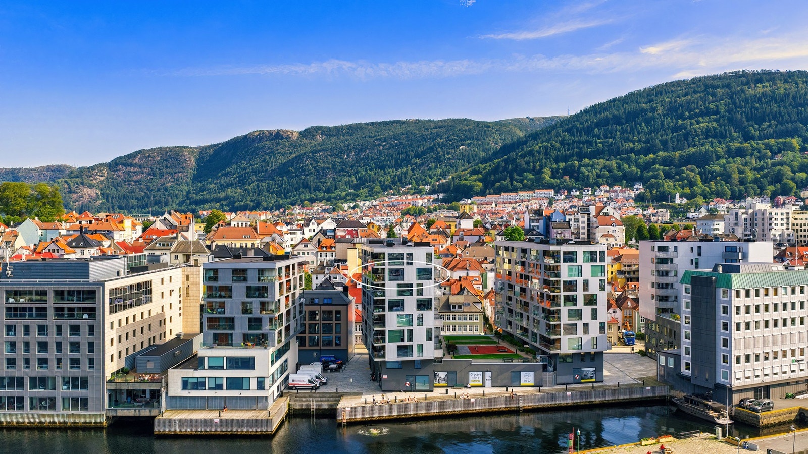 Frontleilighet med åpen utsikt mot Byfjorden og innseilingen til Bergen Galleribilde