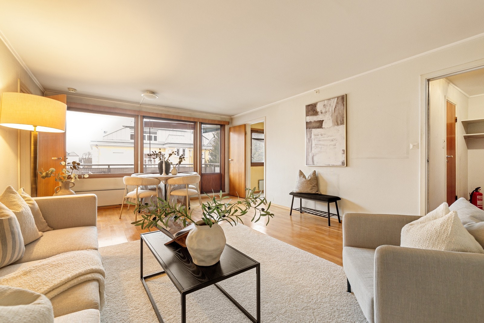 En stor 2-roms med ettertraktet beliggenhet med behov for oppussing Galleribilde