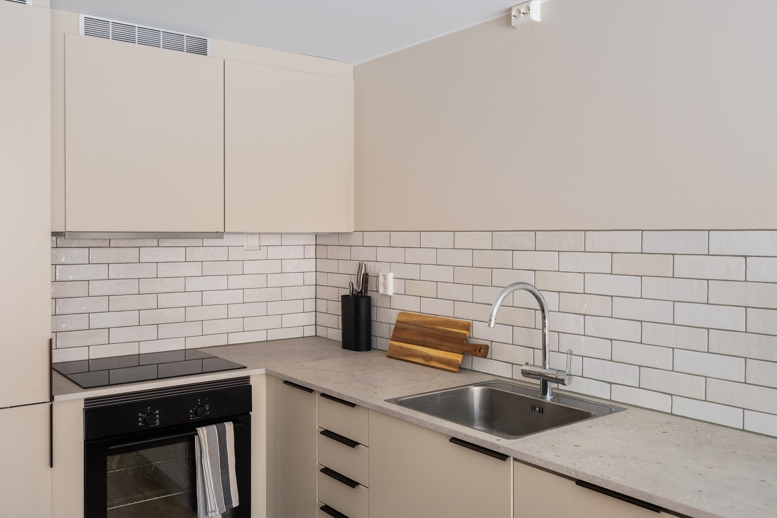 Boligen har for øvrig gulvvarme i alle rom og balansert ventilasjon med varmegjenvinning. Galleribilde