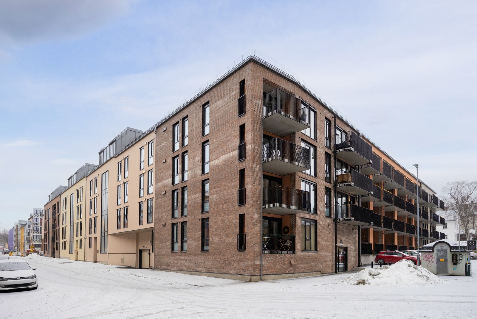 Her bor man knappe 5 min gange fra Solsiden, og med effektiv tilgang på sentrumslivet og studiesteder med godt kollektivtilbud eller tilrettelagte gang- og sykkeltraseer. Galleribilde