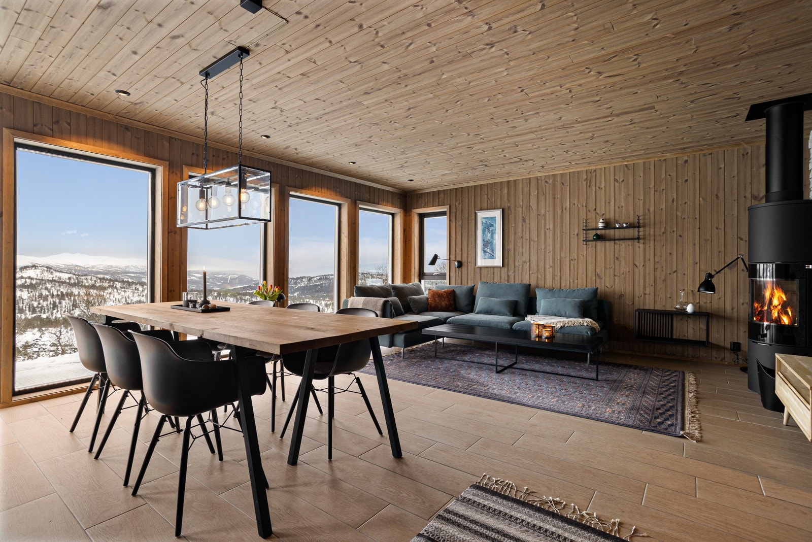 Store vindusflater med spektakulær utsikt! Galleribilde