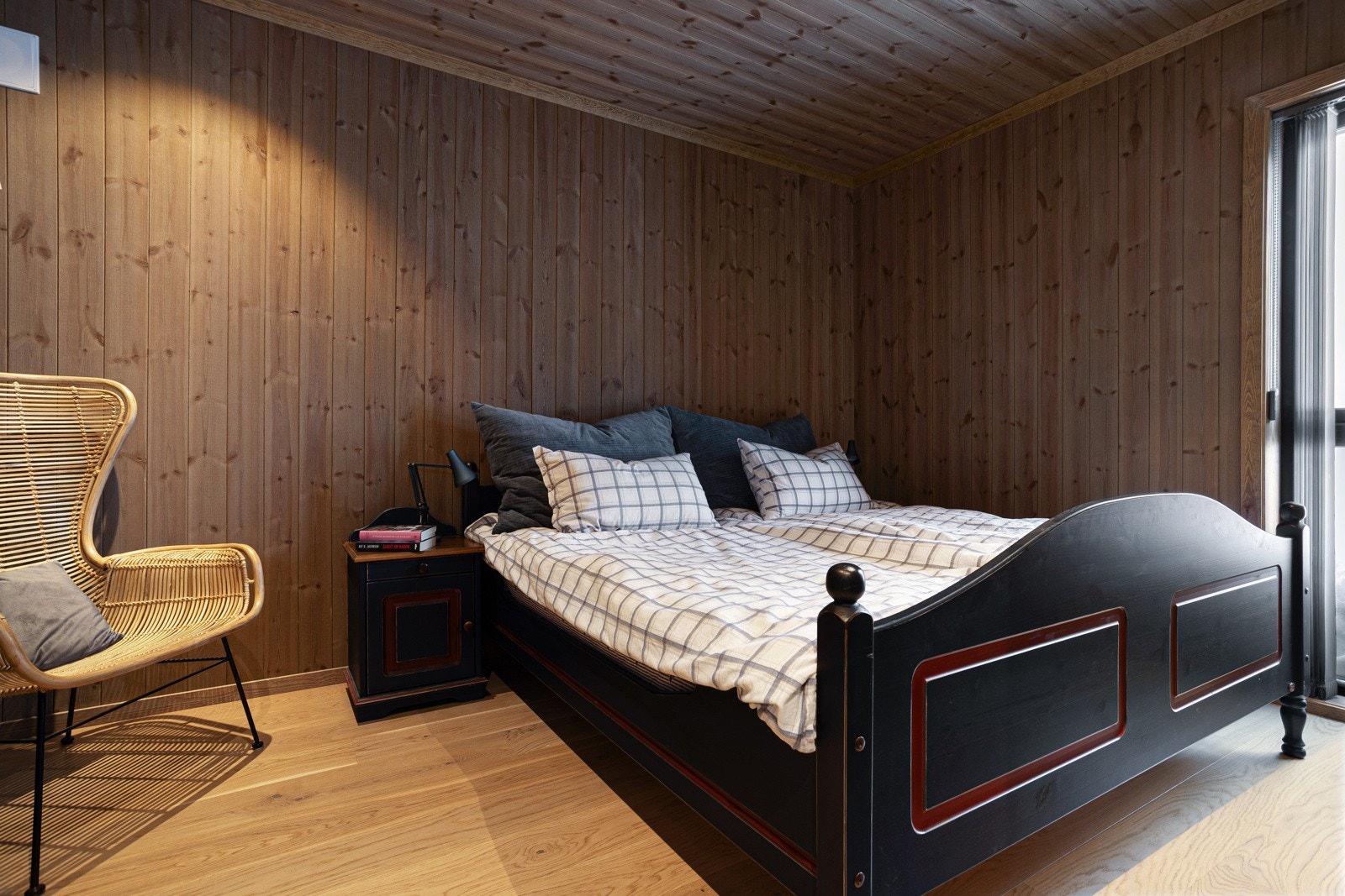 Hytta har totalt 3(4) gode soverom. Soverom I med plass til dobbeltseng og garderobeskap Galleribilde