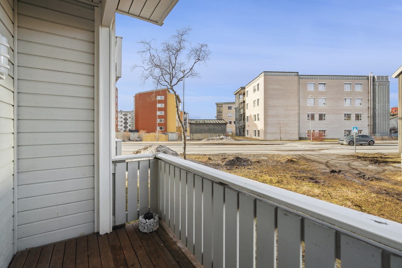 Herfra nyter du solen fra ca. 18:00-22:00 om sommeren i følge selger Galleribilde