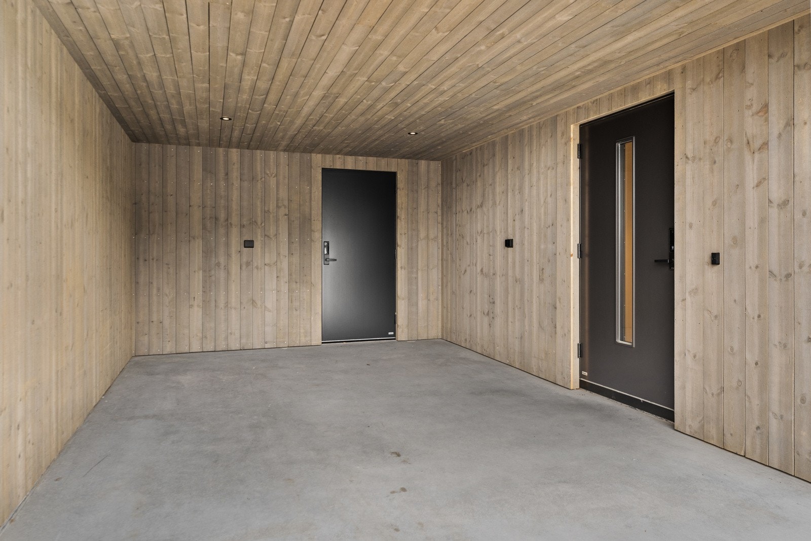 Direkte adkomst fra carport til boligen. Galleribilde