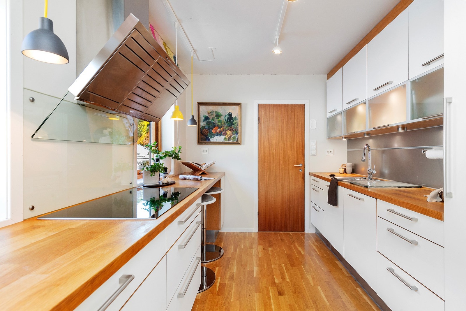 Flott, tidløst kjøkken fra HTH. Galleribilde