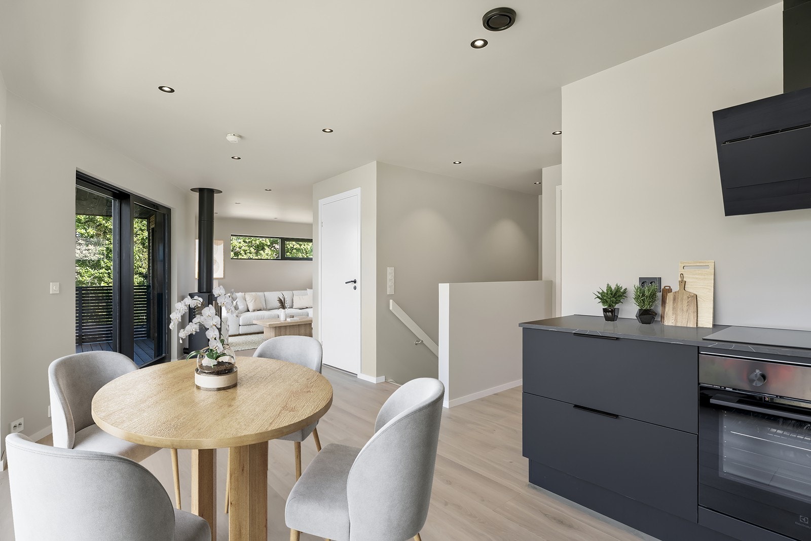 Plass til spisebord i forbindelse med kjøkkenet Galleribilde