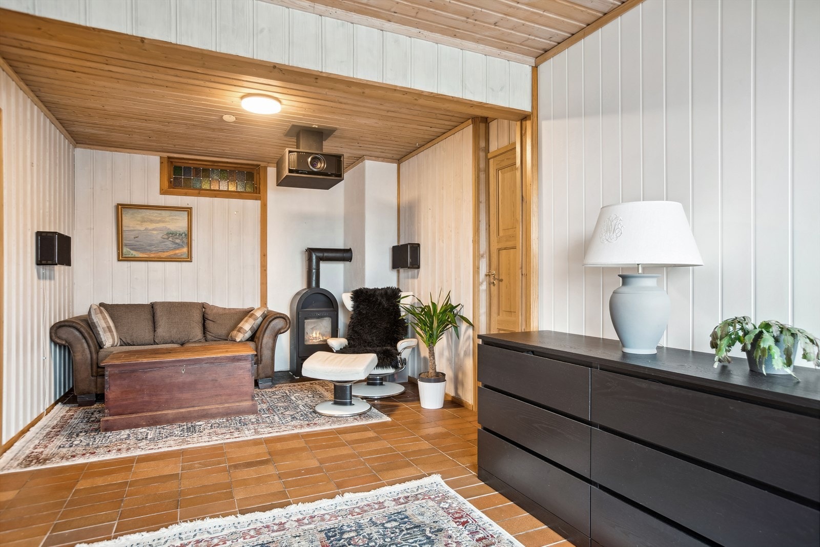 Stue med ildsted. Galleribilde