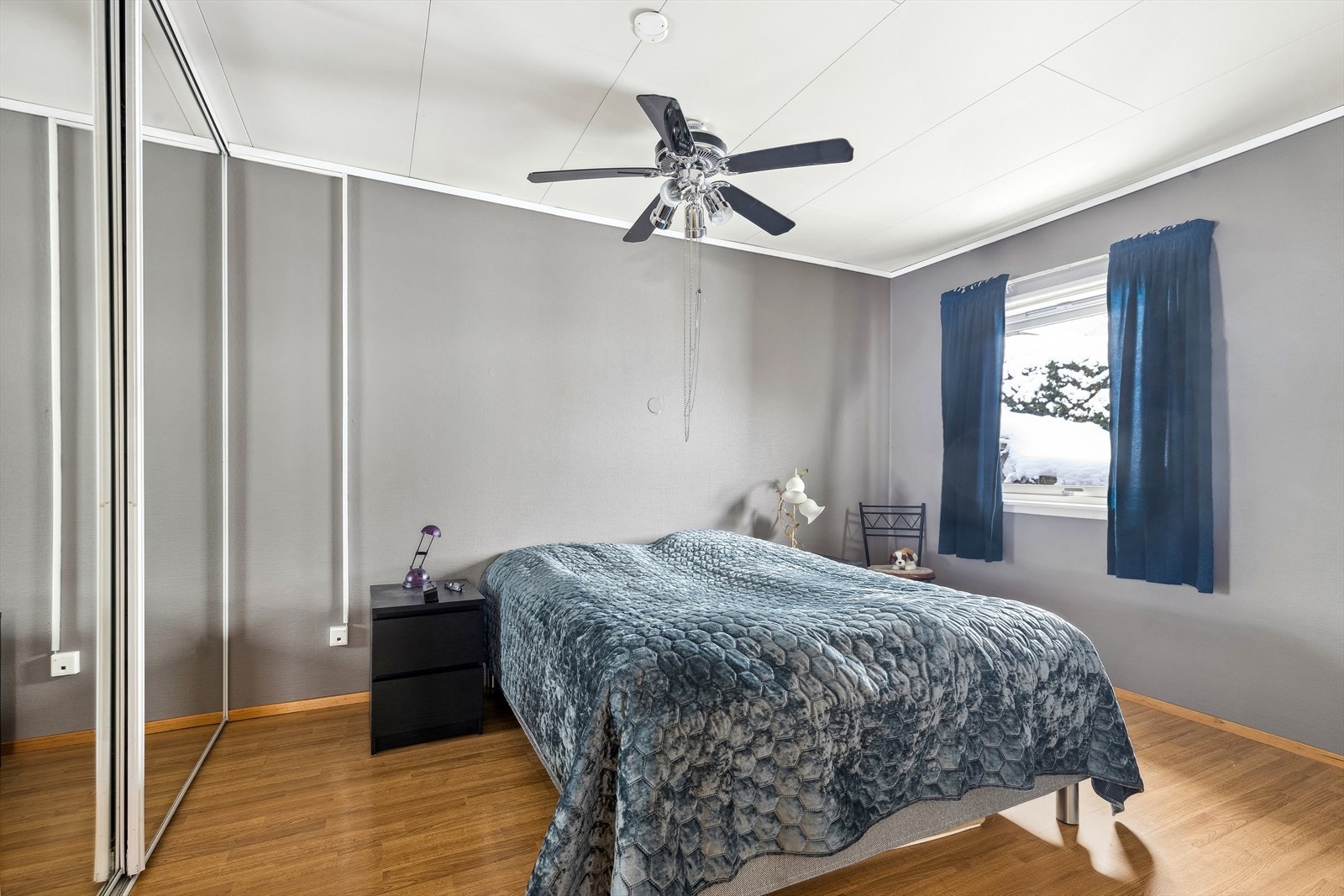 I 1.etasje finnes tre soverom. Galleribilde