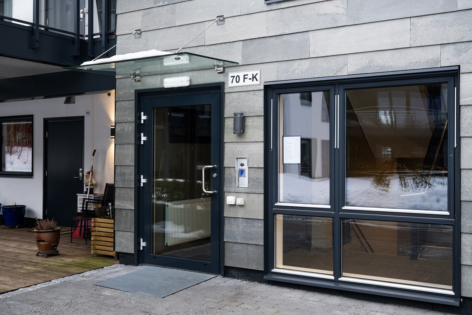 Inngangspartiet til felles oppgang med trapp og heis Galleribilde