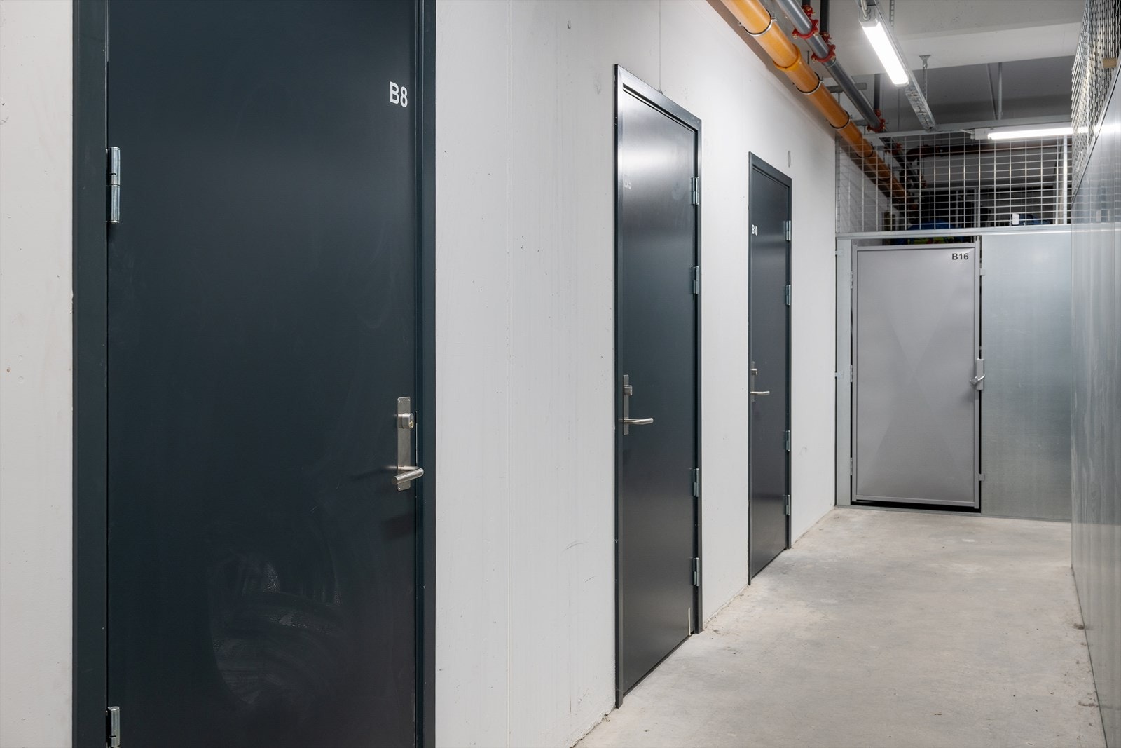 Det medfølger 1 bod i garasjekjeller på 5 kvm (hyller i bod kan medfølge salget) Galleribilde