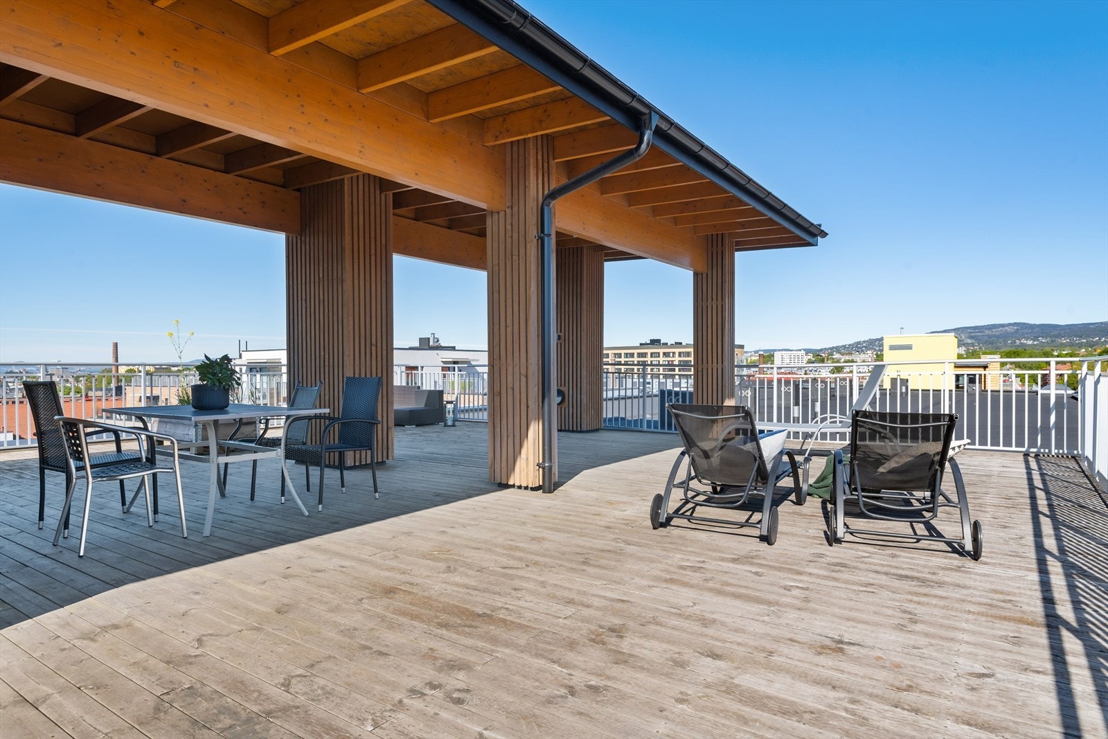 Takterrassen byr på 360 graders utsyn og har sol fra morgen til kveld. Galleribilde