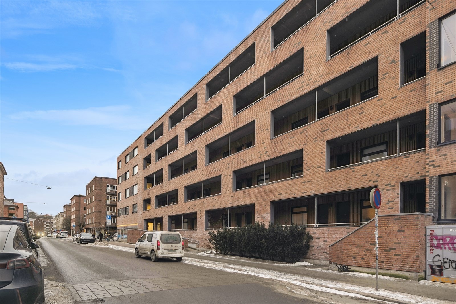 Med svalgang som inngangsparti slipper du innsyn fra forbipasserende. Galleribilde