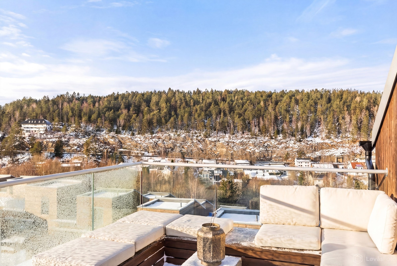 Den romslige takterrassen på 18 m² har gode solforhold. Galleribilde