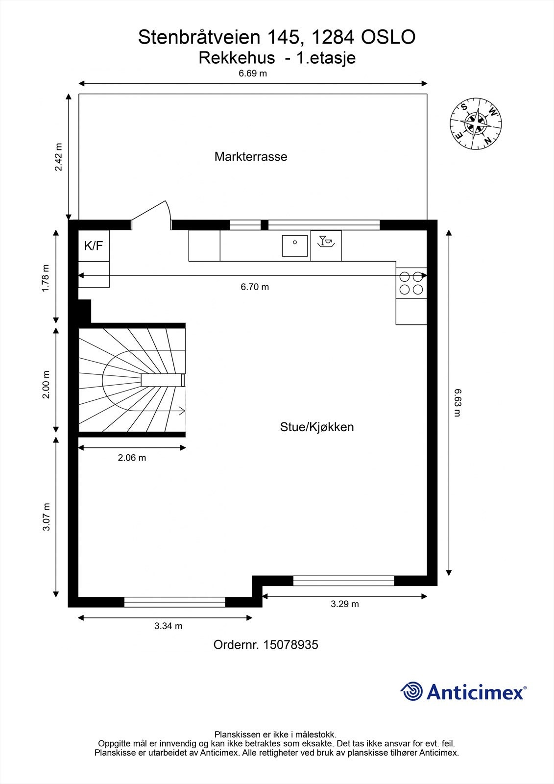 Første etasje er boligens sosiale sone med åpen stue- og kjøkkenløsning. Galleribilde