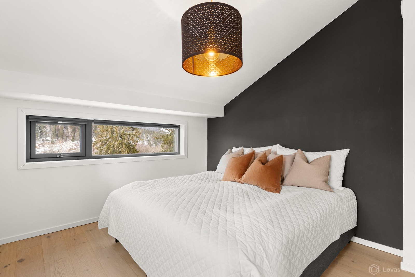 Det fjerde soverommet kan også benyttes som loftstue, med skråtak som gir karakter. Galleribilde