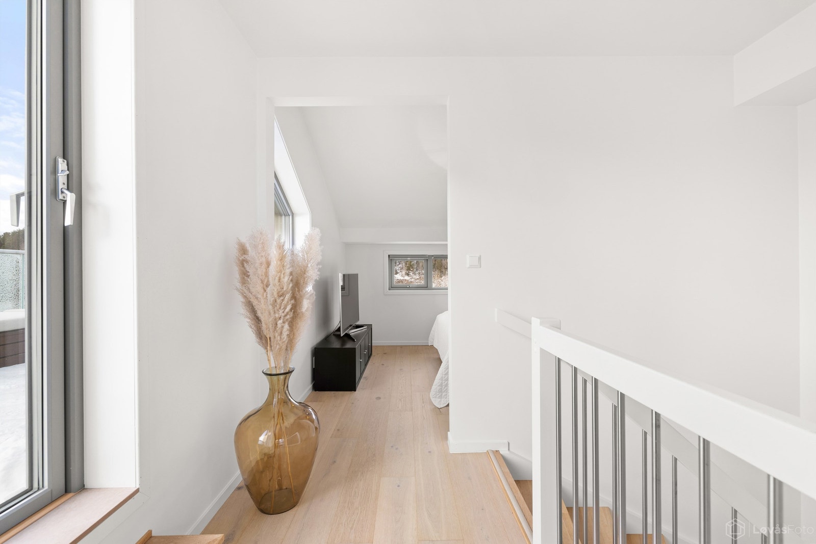 Fra gangen i toppetasjen er det utgang til takterrassen på 18 m². Galleribilde