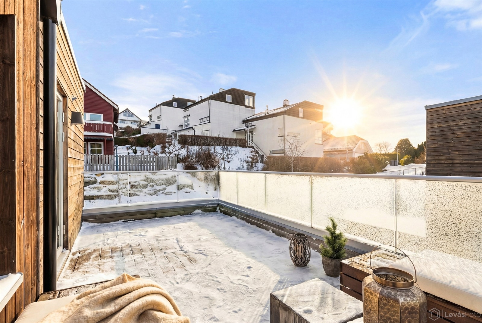 En av to store og private uteplasser som gir rikelig med plass for uteliv. Galleribilde