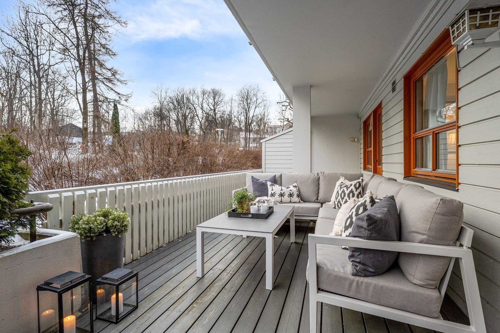 Skjermet, vestvendt terrasse uten innsyn. Galleribilde