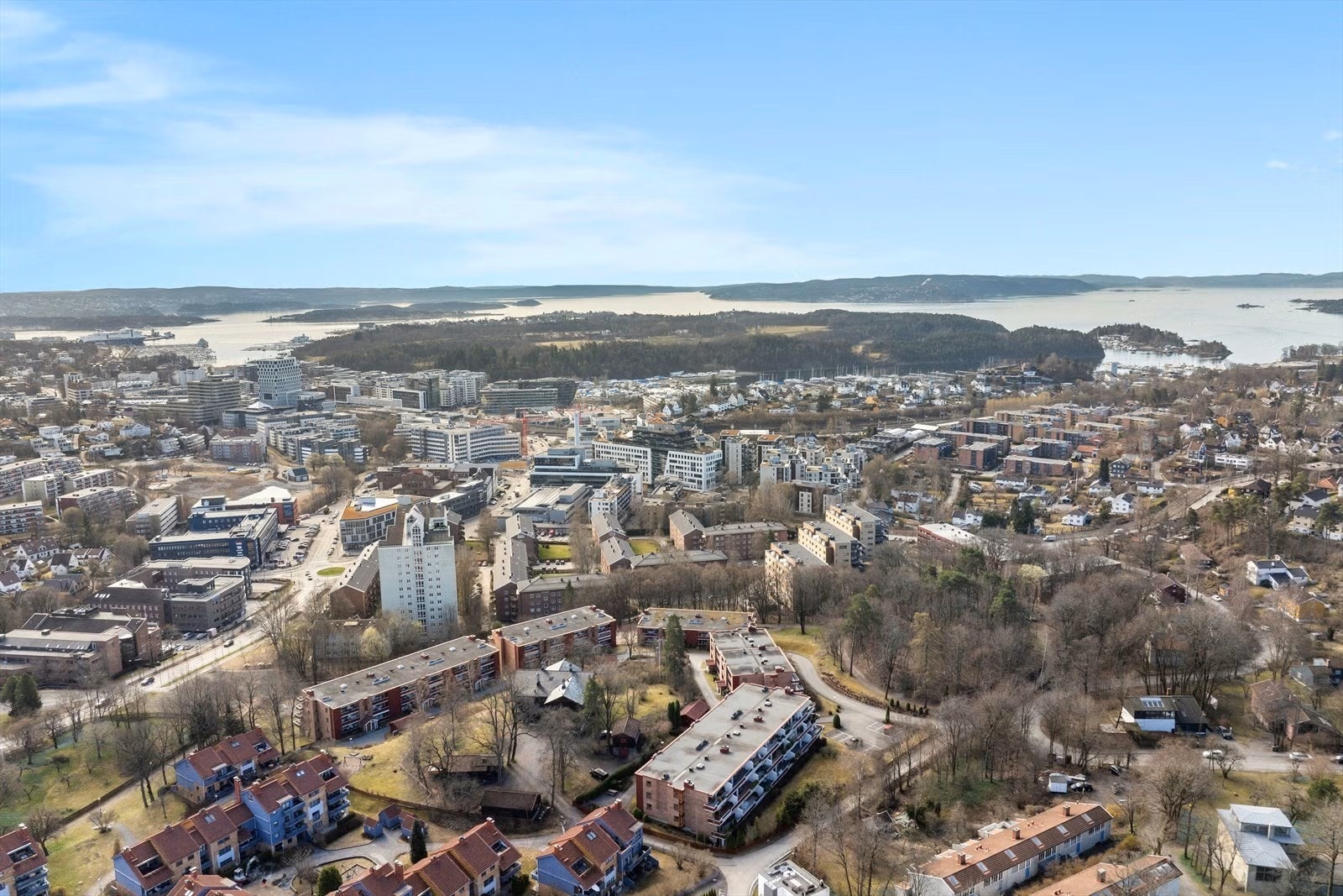 Det er gang- og sykkelavstand til Bygdøy med fine turmuligheter og ikke minst til Bygdøy Sjøbad om sommeren. Galleribilde